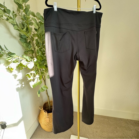 Halara pull on Flare pants. Size Large (tall) - Picture 4 of 9